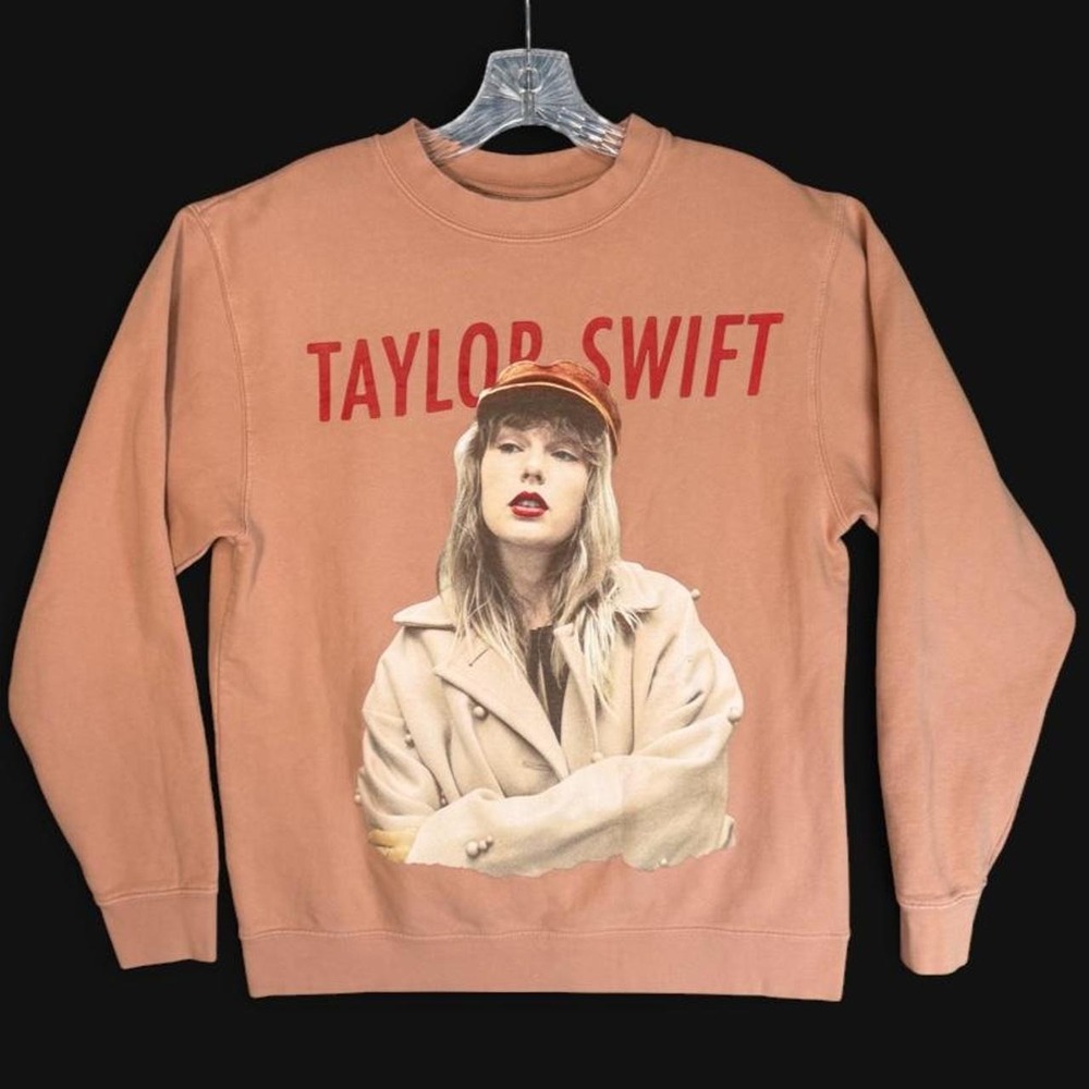 Taylor Swift Official Red (Taylor's Version) Album Photo Pullover Sweatshirt L